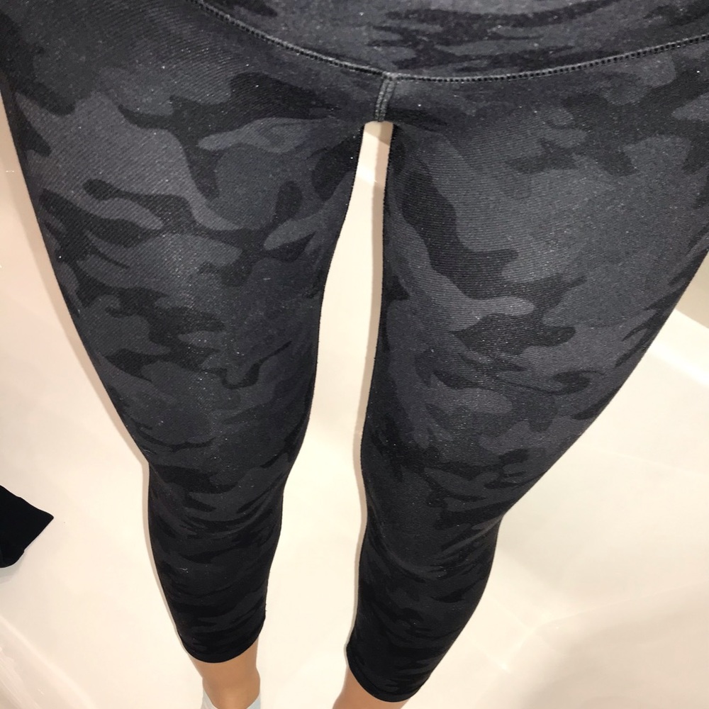 Lululemon camo leggings size 6